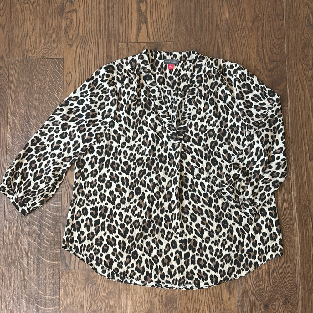 Vince Camuto leopard print v-neck blouse